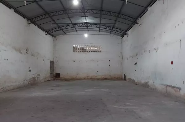 ALUGUE JÁ -  Galpão com 280m2 no Padre Ibiapina