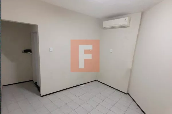 ALUGUE JÁ Sala comercial para aluguel,  no Centro de Sobral, próx. ao Arco no Escritório Ferreira
