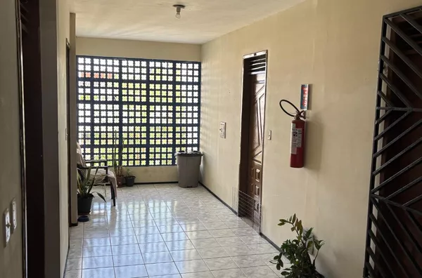 Apartamento no Campo dos Velhos com 03 Quartos