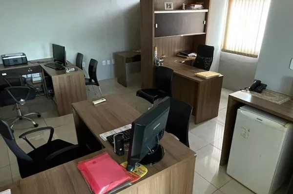 Compre Já - Sala toda mobiliáda para escritório no Centro, próximo à Praça Coluna da Hora