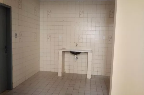 Apartamento no Centro com 02 Quartos - com frente à Farmácia Rodolfo 