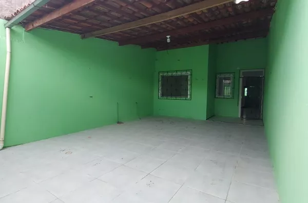 ALUGUE JÁ Casa no Renato Parente com 2 quartos, próximo ao Clube dos Calçadistas