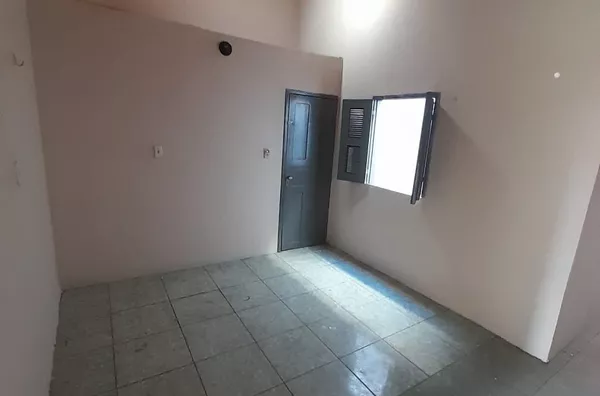 ALUGUE JÁ CASA ALTOS no Sinhá Saboia, próx. lanchonete Modestão