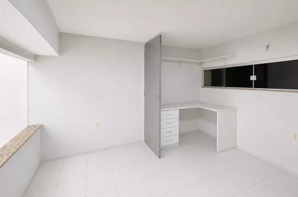 ALUGUE JÁ Ponto comercial próximo ao Arco, Colégio Luciano Feijao