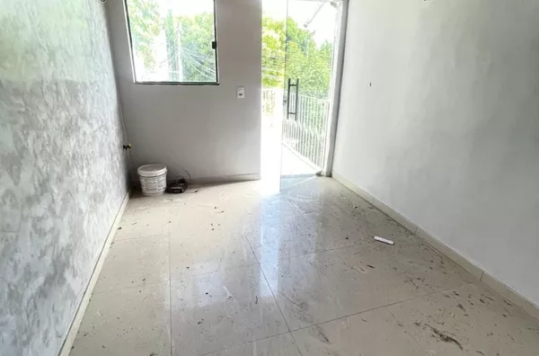 ALUGUE JÁ  Casa altos com 1 quarto em frente Grendene 2