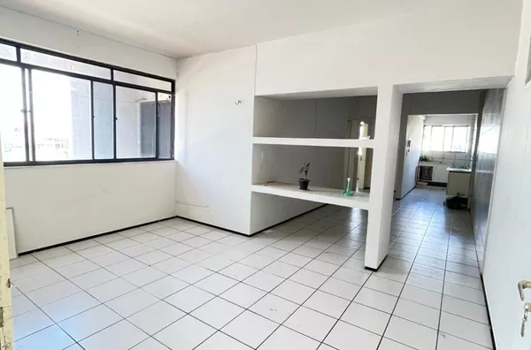 Locação - Apartamento c/ 02 Quartos c/ guarda roupas embutidos e cond. c/ portaria