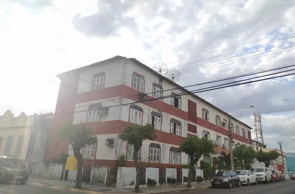 Apartamento com 03 Quartos próximo à Igreja do São Francisco