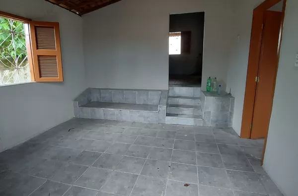 ALUGUE JÁ - Casa com 02 quartos no Alto do Cristo