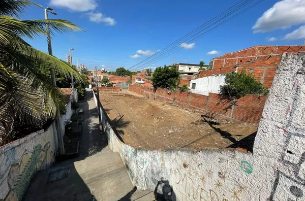 ALUGUE JÁ Terreno com 825m2 próximo ao Hospital Regional, Sobral