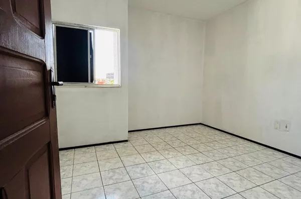 Apartamento no Campo dos Velhos com 03 Quartos
