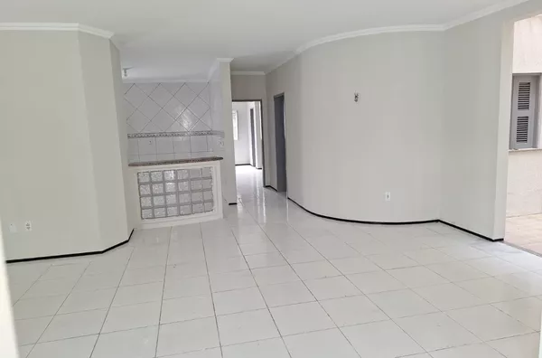 ALUGUE JÁ Casa na Betânea por trás da UVA com 4 quartos