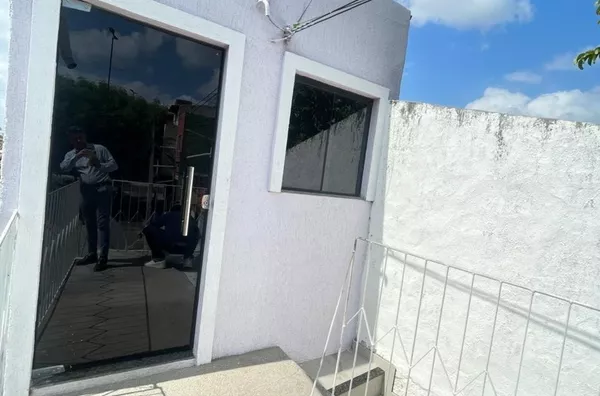 ALUGUE JÁ  Casa altos com 1 quarto em frente Grendene 2