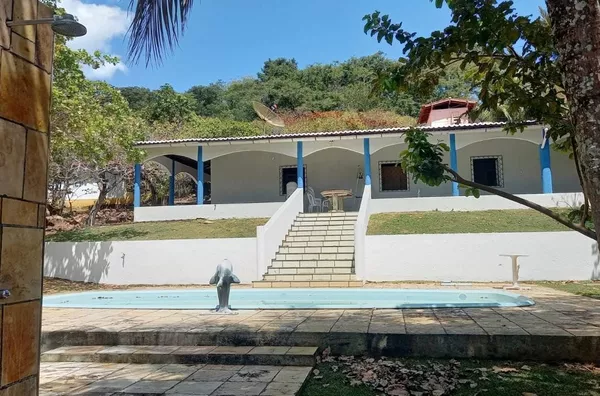 COMPRE JÁ Olho d’Água, riacho , 3 mil bananeiras, muitas fruteiras , casa para morador , casa principal com 6 quartos , totalmente mobiliada !!!