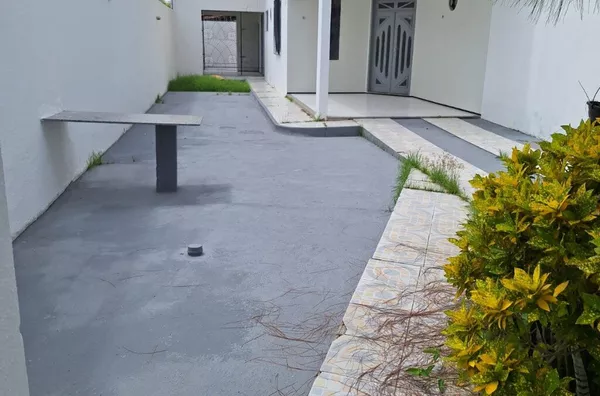 ALUGUE JÁ Casa na Betânea por trás da UVA com 4 quartos