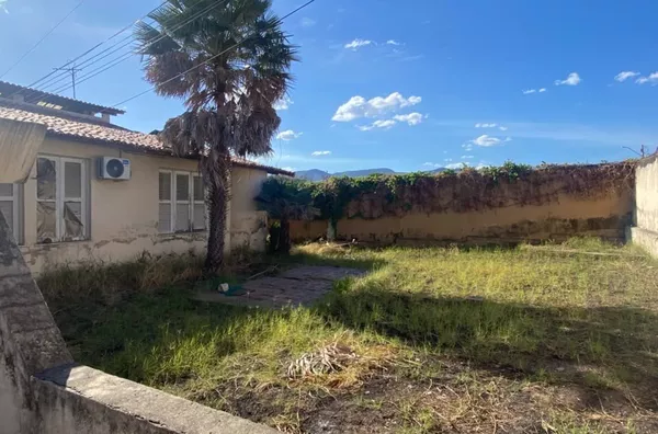 CASA na Colina com 894m2 de terreno e 358m2 área construída