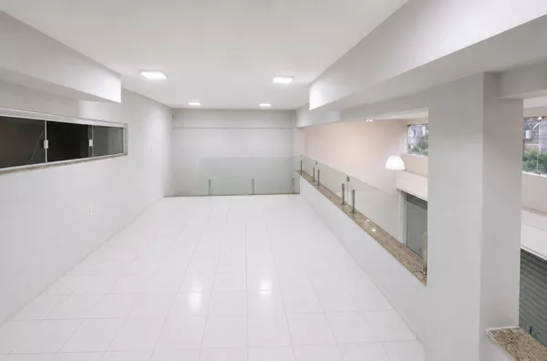 ALUGUE JÁ Ponto comercial próximo ao Arco, Colégio Luciano Feijao