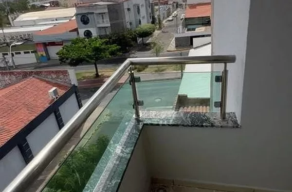 ALUGUE JÁ Apartamento com 3 quartos e sacada pró. ao Centro de Convenções