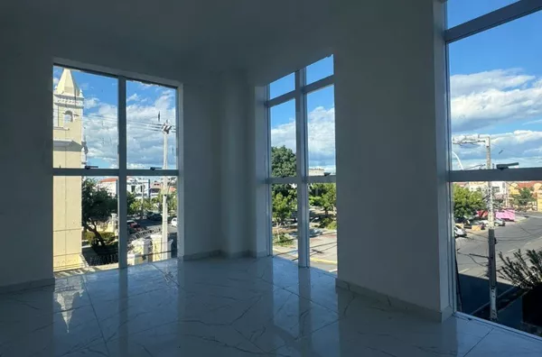 ALUGUE JÁ SALA Comercial no Liberato Centro Comercial, disponível de  18m2 à 87m2