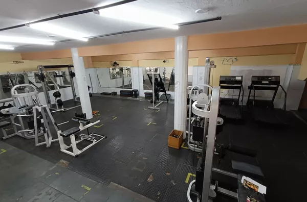 Ponto comercial para academia com com todos equipamentos, mais apartamento.