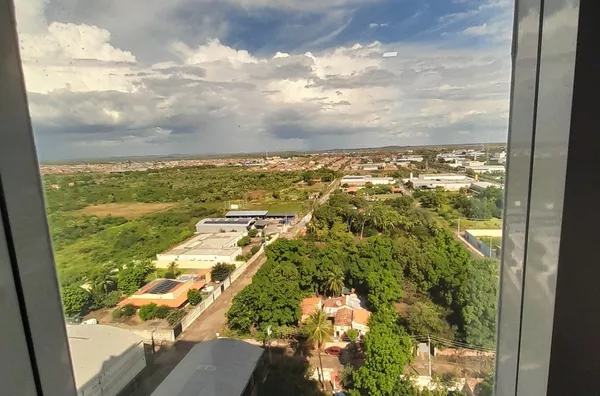 Alugue Já Apartamento com 01 quarto e varanda e condomínio completo com cinema, sauna, academia, etc...