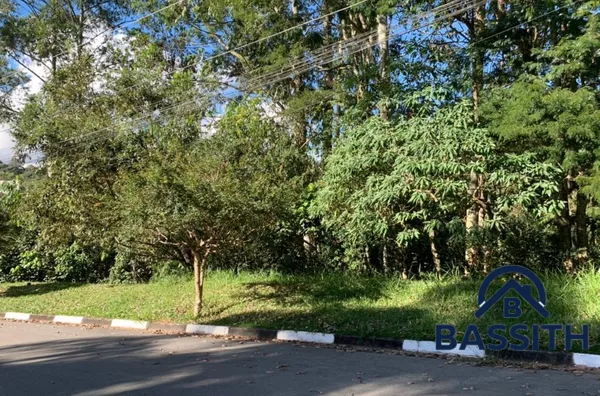 Terreno à Venda em Condomínio