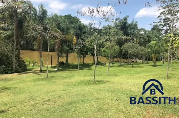 Terreno à Venda em Condomínio