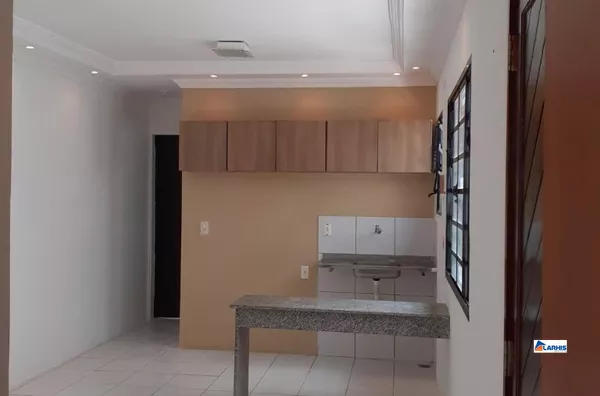 Casa na Avenida Principal á venda 