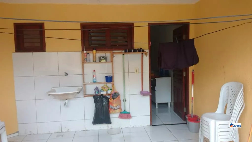 Casa à venda com 2 quartos, 80m² - Foto 2