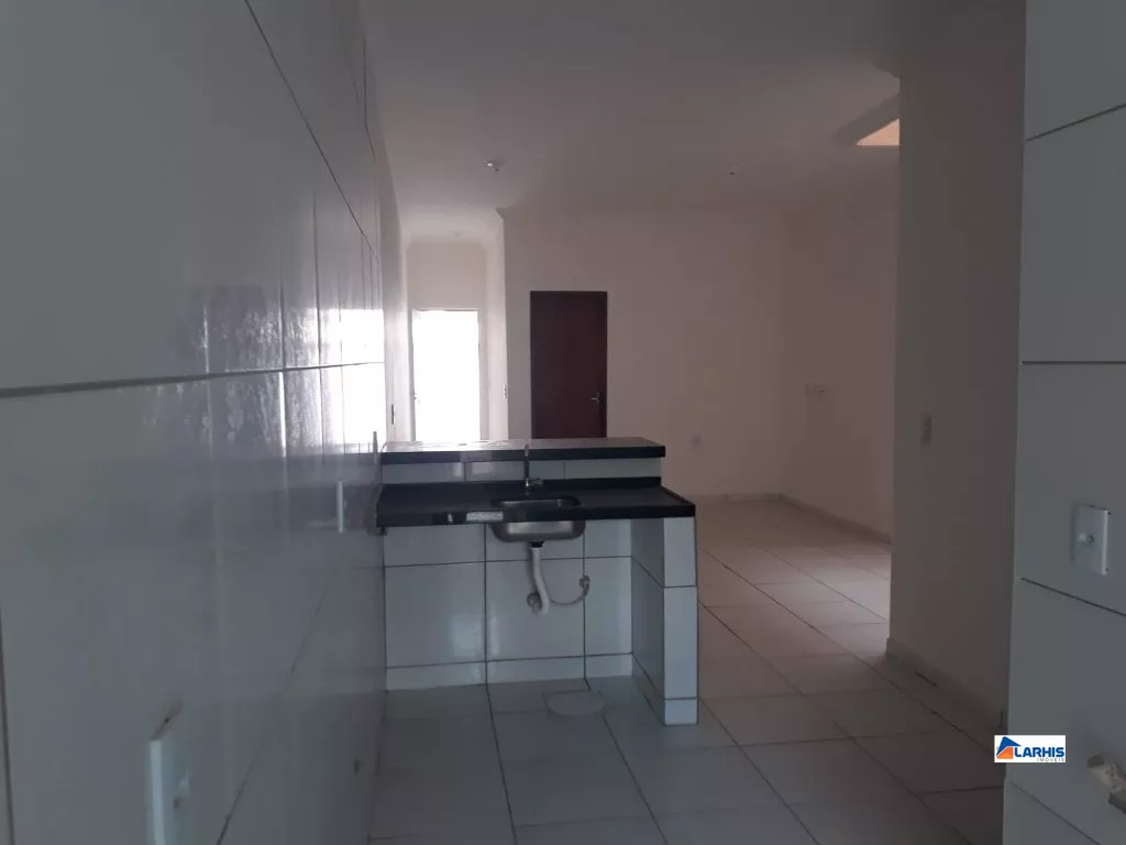 Casa à venda com 2 quartos, 85m² - Foto 4