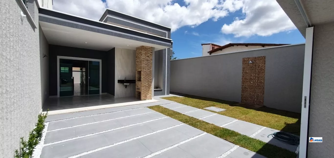 Casa à venda com 3 quartos, 200m² - Foto 1