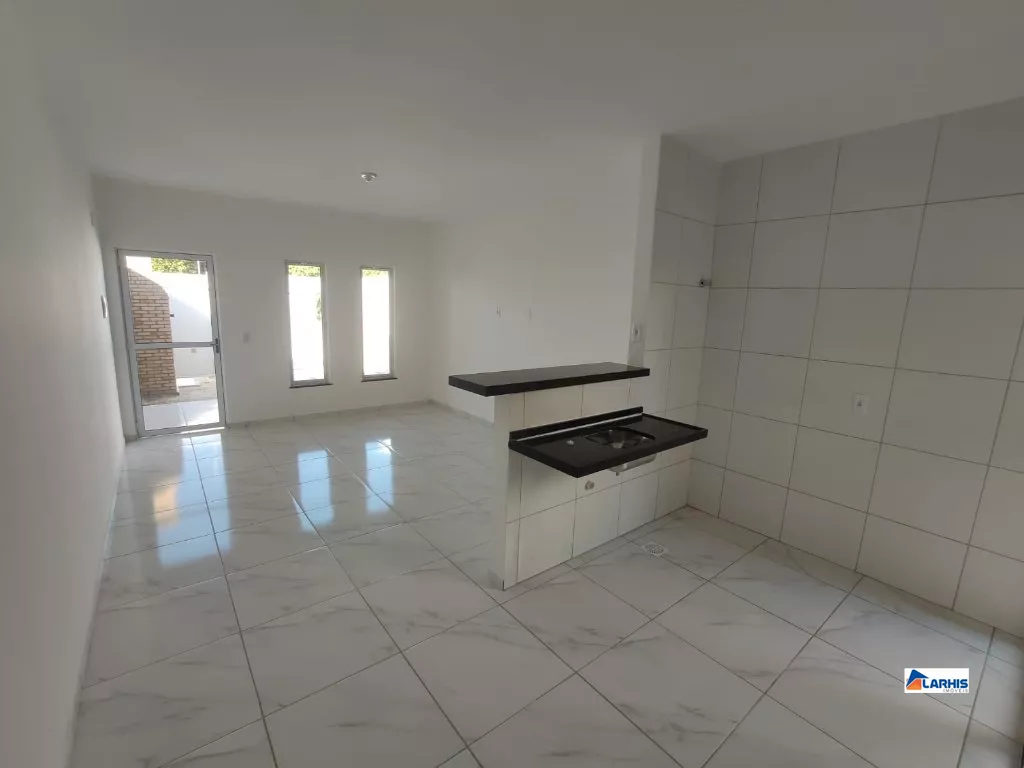 Casa à venda com 3 quartos, 93m² - Foto 2