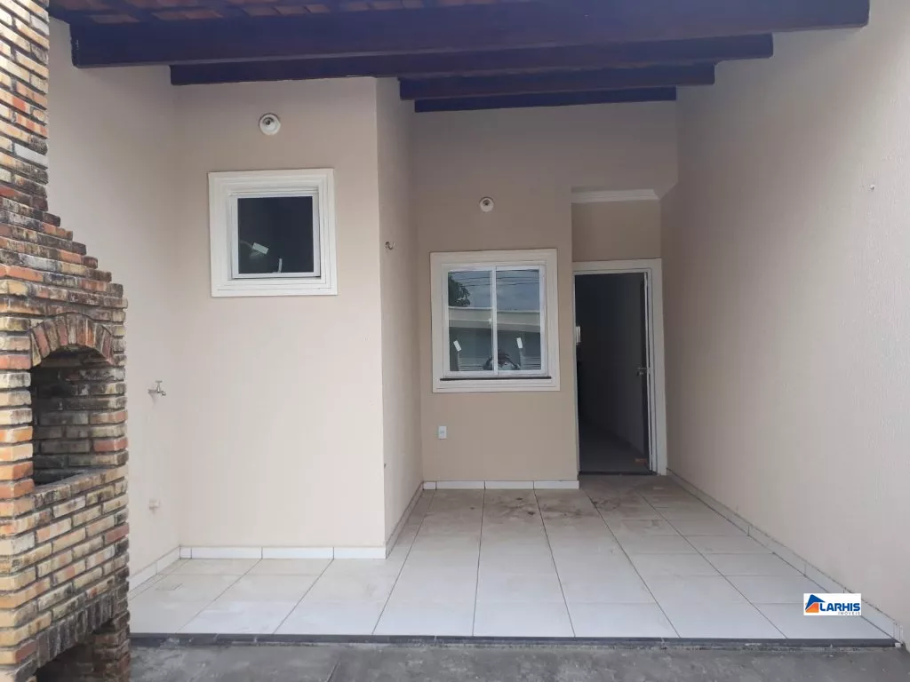 Casa à venda com 2 quartos, 85m² - Foto 1