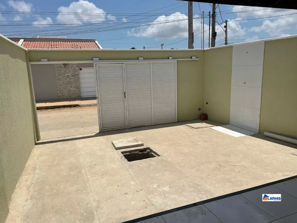 Casa à venda com 2 quartos, 90m² - Foto 2