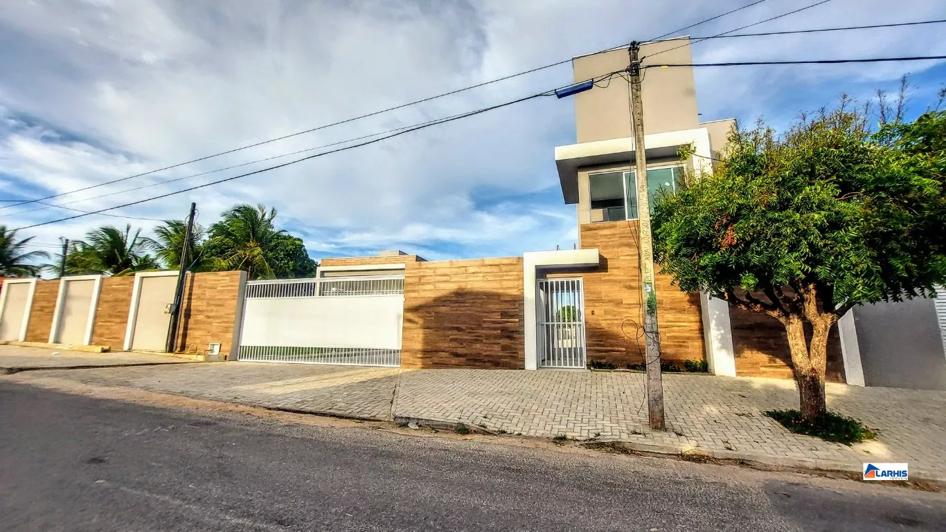 Casa à venda com 3 quartos, 100m² - Foto 1