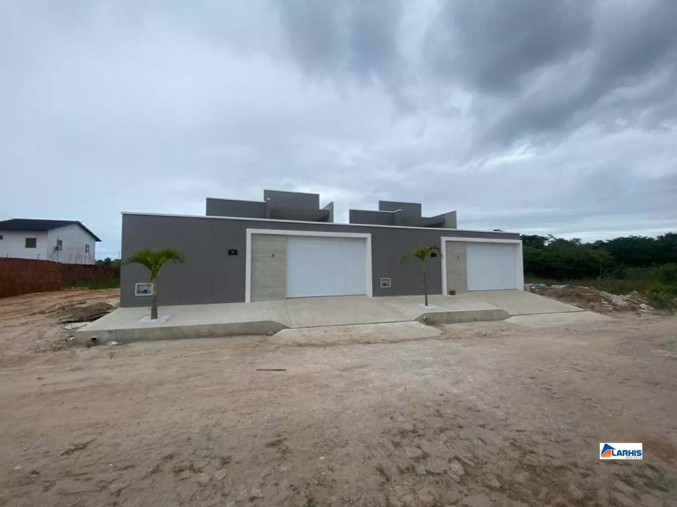 Casa à venda com 3 quartos, 105m² - Foto 1