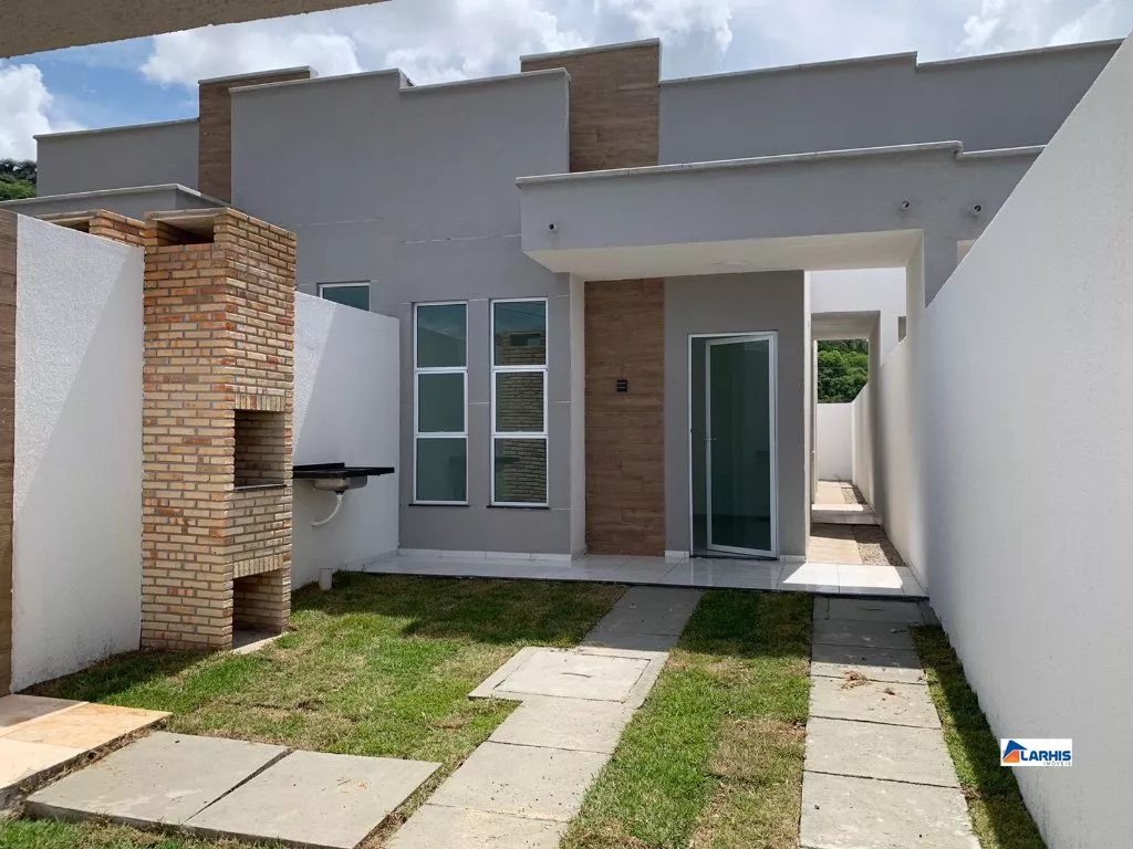 Casa à venda com 2 quartos, 71m² - Foto 1