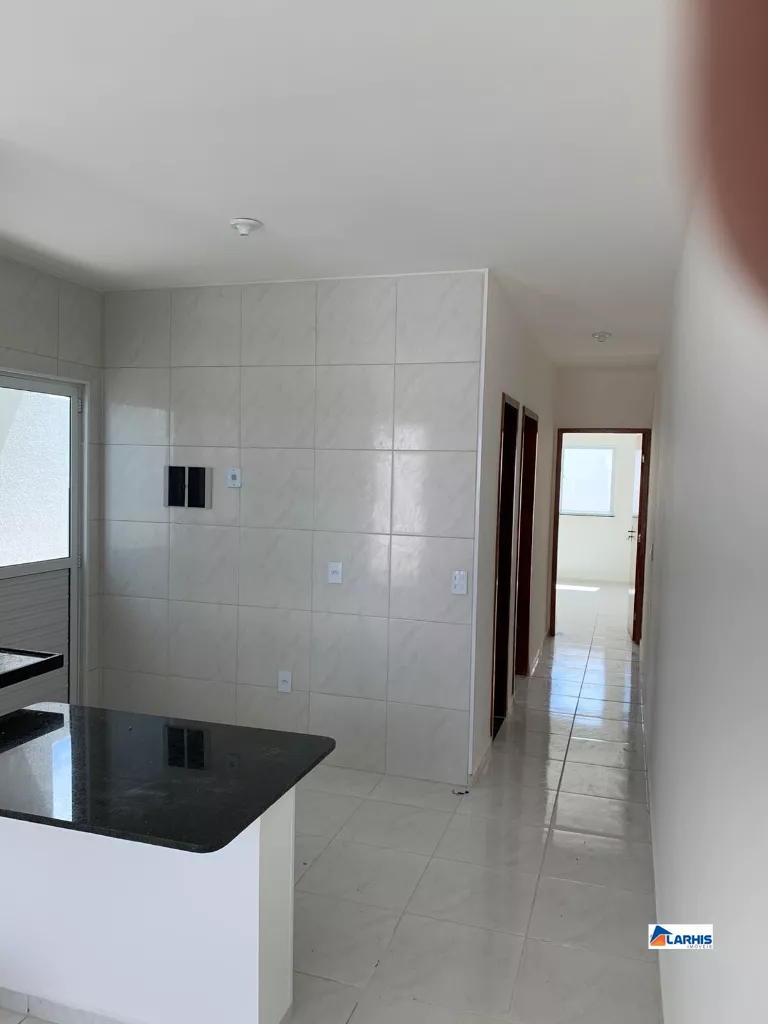 Casa à venda com 2 quartos, 71m² - Foto 4