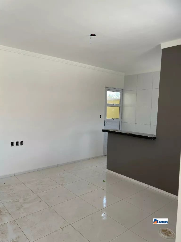 Casa à venda com 2 quartos, 90m² - Foto 3