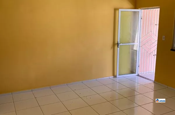 CASA COM 2 QUARTOS PRONTA PARA MORAR, ÓTIMA LOCALIZAÇÃO NO PARQUE GENEZARÉ