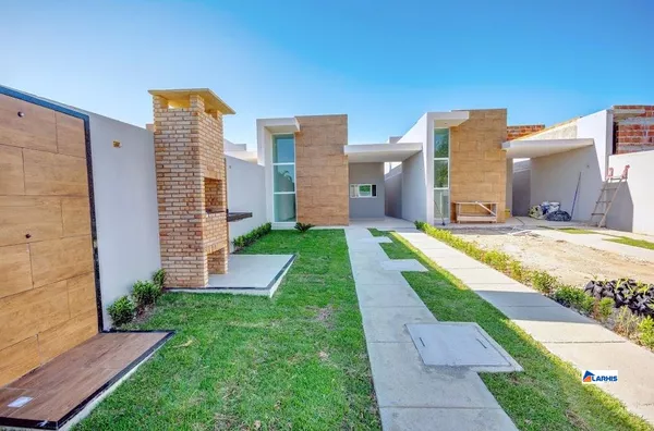 CASA PLANA , 3 QUARTOS , PRECABURA, EUSÉBIO