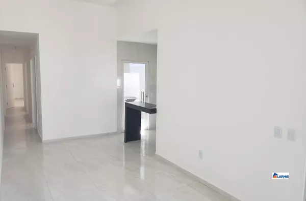 CASA PLANA , 3 QUARTOS , PRECABURA, EUSÉBIO