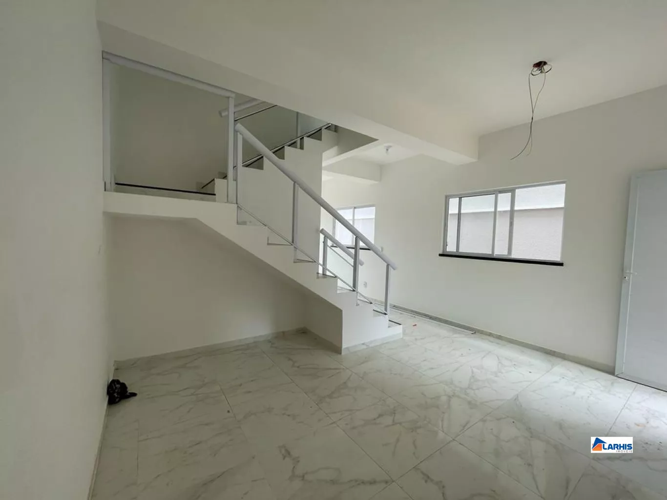 Casa à venda com 3 quartos, 159m² - Foto 2