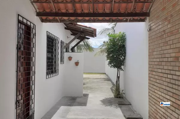 Casa na Avenida Principal á venda 