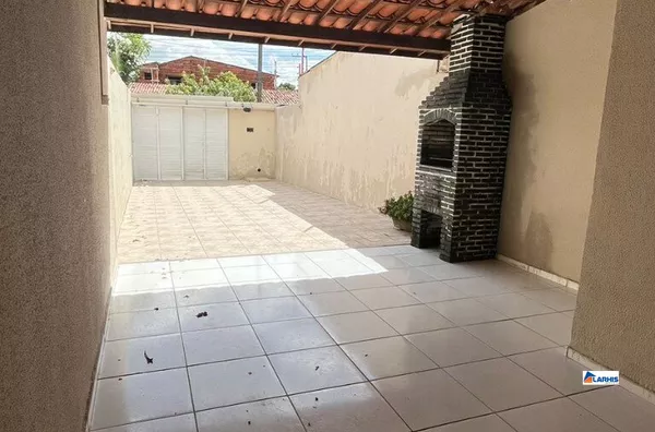 Casa para venda em ótima localização, atrás do CETEM. Com 2 quarto(s), Churrasqueira, Garagem para 3 carros no Barrocão-Itaitinga.