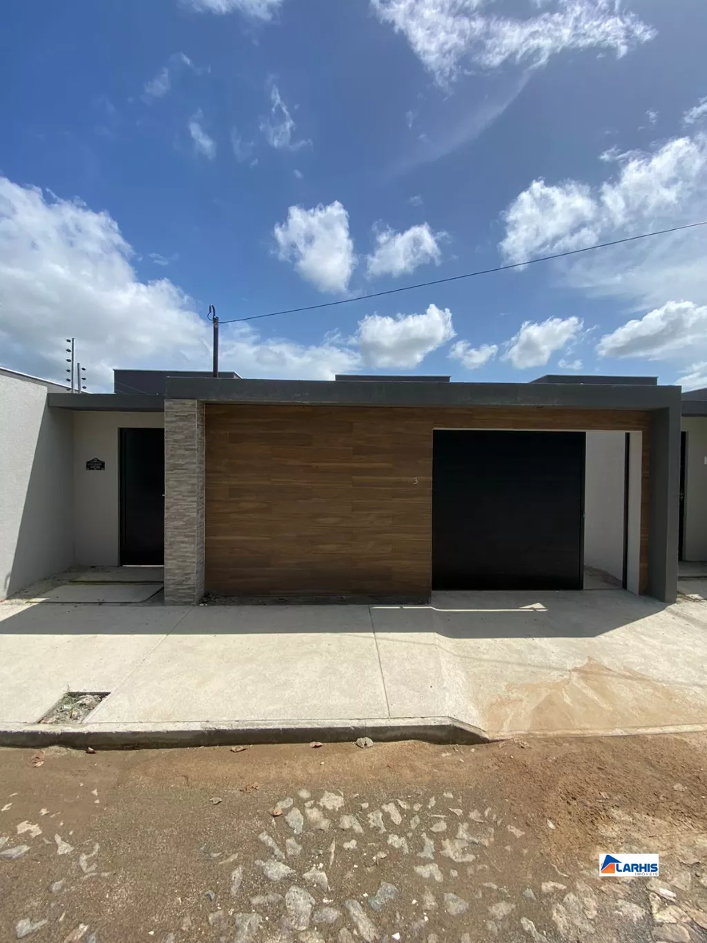 Casa à venda com 3 quartos, 228m² - Foto 2