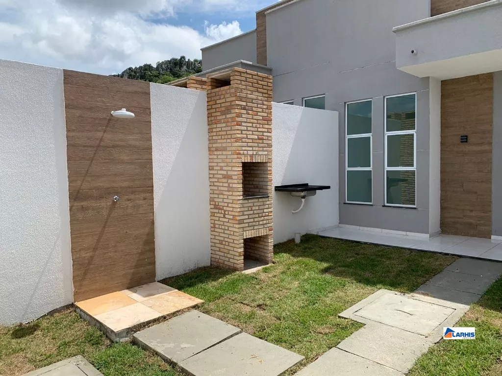 Casa à venda com 2 quartos, 71m² - Foto 2