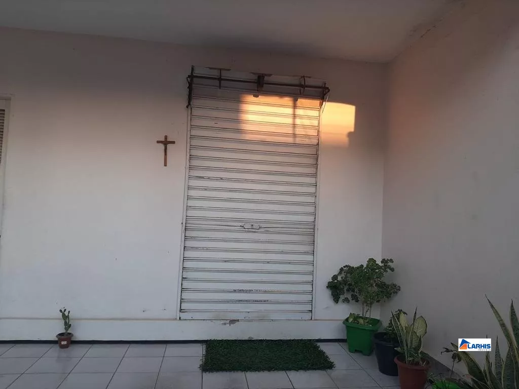 Casa à venda com 2 quartos, 90m² - Foto 2