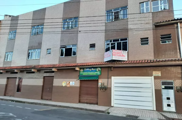 VENDE-SE PRÉDIO COM 2 APARTAMENTOS E MAIS 6 LOJAS NO BAIRRO VOLTA GRENDE- VOLTA REDONDA - Foto 1