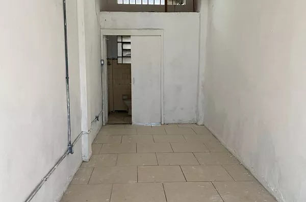 LOJA COM 34,9m²2 PARA LOCAÇÃO PRÓXIMO A PREFEITURA N O BAIRRO ATERRDAO - VOLTA REDONDA - Foto 2