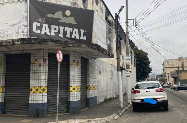 ALUGA-SE LOJA COM 520M², NO BAIRRO SAUDADE- BARRA MANSA - Foto 2